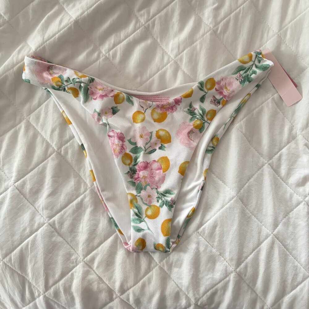 NWT Victoria’s Secret Bikini Bottom Womens Size Medium White Pink Floral‎ Lemons